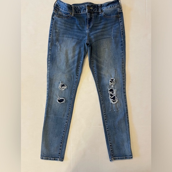 Maurice’s Distressed Denim Jeans Size Medium Short - Picture 1 of 9